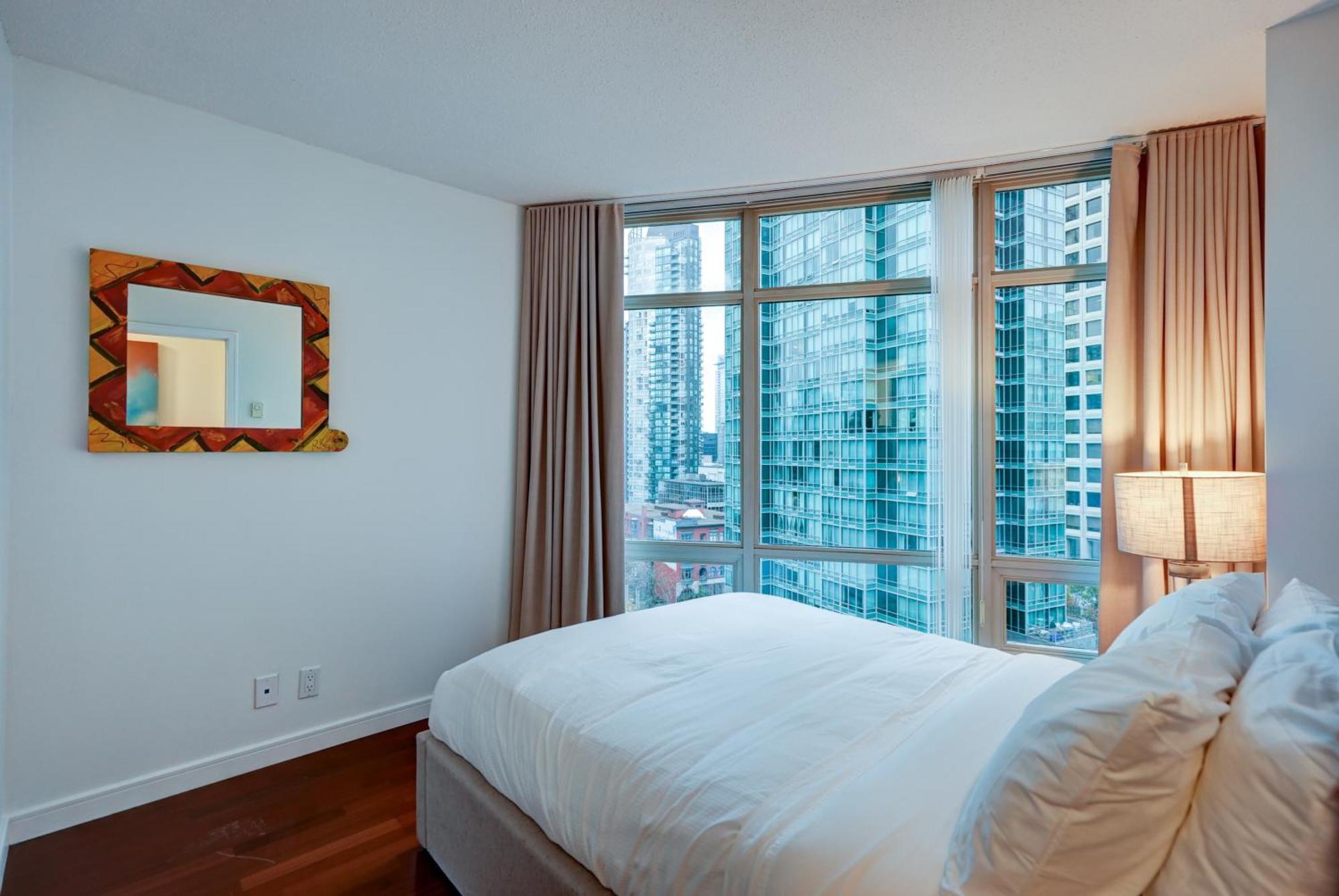Dunowen Properties Apartment Vancouver Bagian luar foto